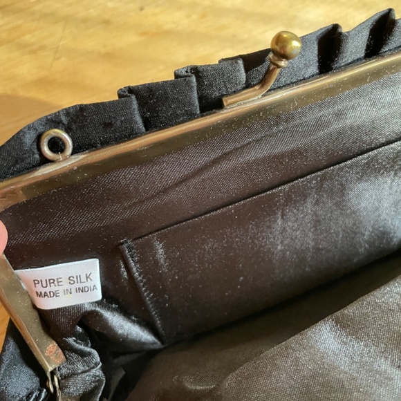 Black silk beaded clutch, 9 x 7 inch pocket capacity - Picture 2 of 5